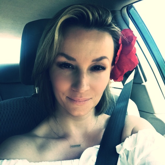 Meet your Posher, Gabriela - Picture 1 of 1